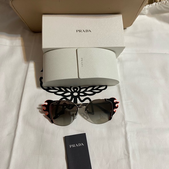 😎 Prada women sunglasses😎 Authentic 💯very nice - Picture 3 of 8